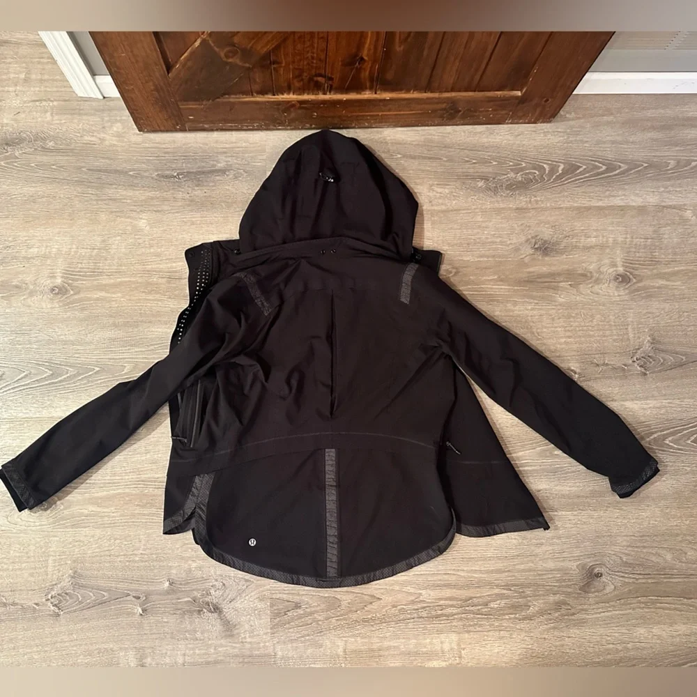 Lululemon - Women’s Black Windbreaker - Size 6 - Picture 4 of 6